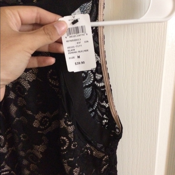 Short lace cocktail dress - Picture 3 of 3